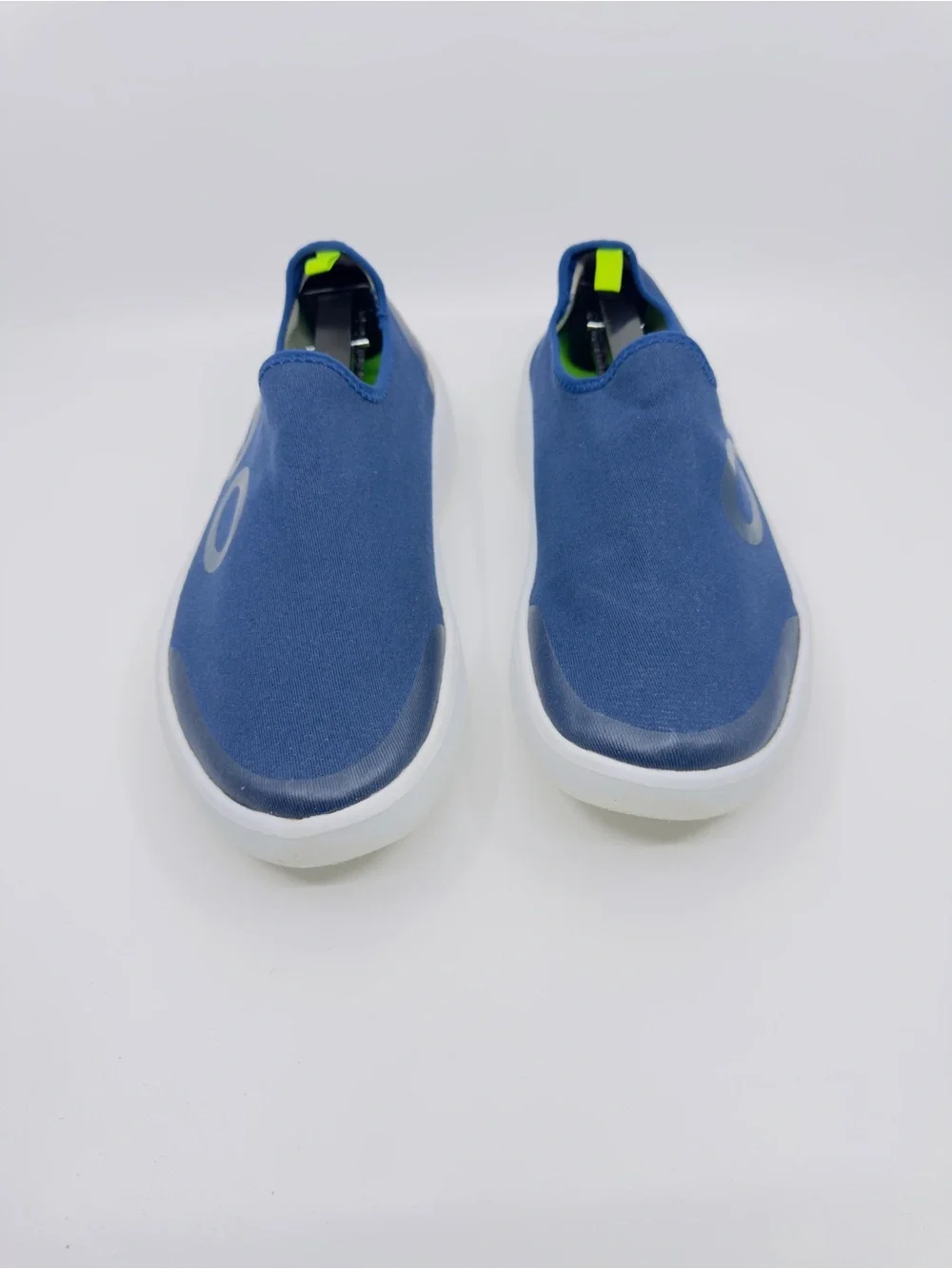 OOFOS OOmg Eezee Low shoes in navy blue.SZ 8
